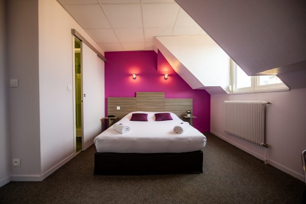 Chambre simple violette pour 1 personne